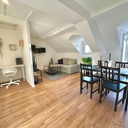 Le Bois Tordu * דיז'ון