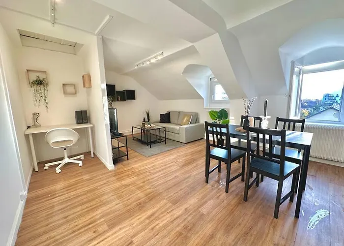 Le Bois Tordu * ديجون